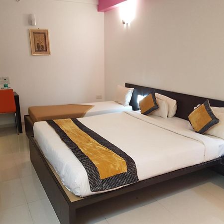 Hotel Golden View Shirdi Exterior photo
