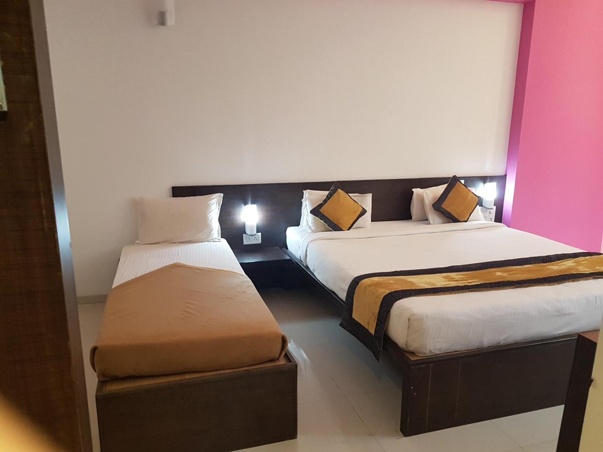 Hotel Golden View Shirdi Exterior photo