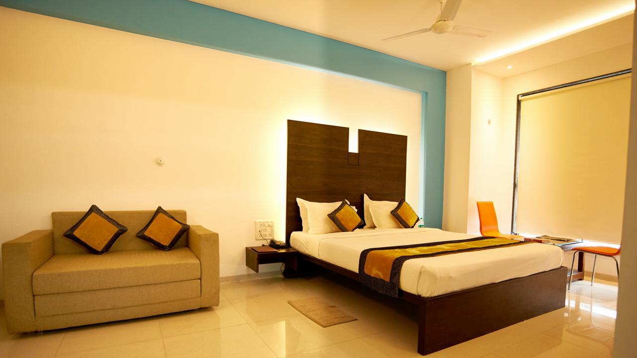 Hotel Golden View Shirdi Exterior photo