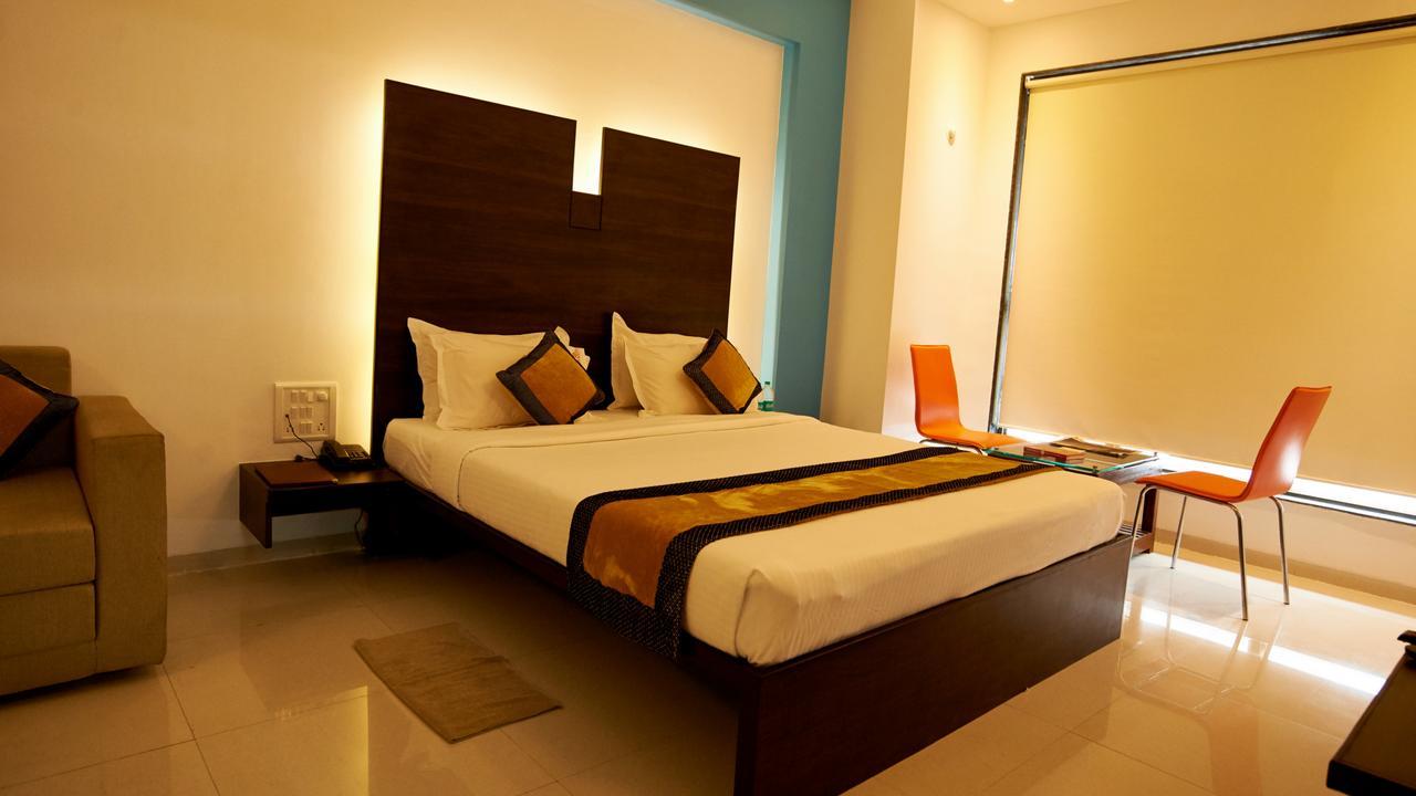 Hotel Golden View Shirdi Exterior photo