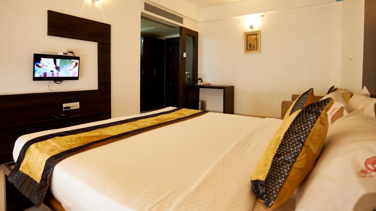 Hotel Golden View Shirdi Exterior photo