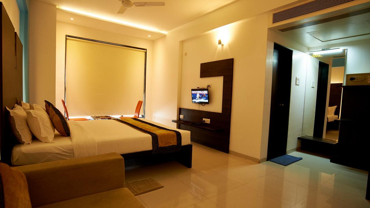 Hotel Golden View Shirdi Exterior photo