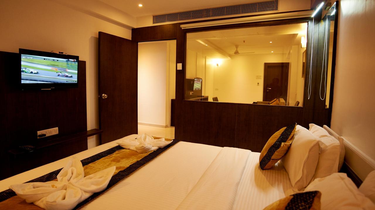Hotel Golden View Shirdi Exterior photo