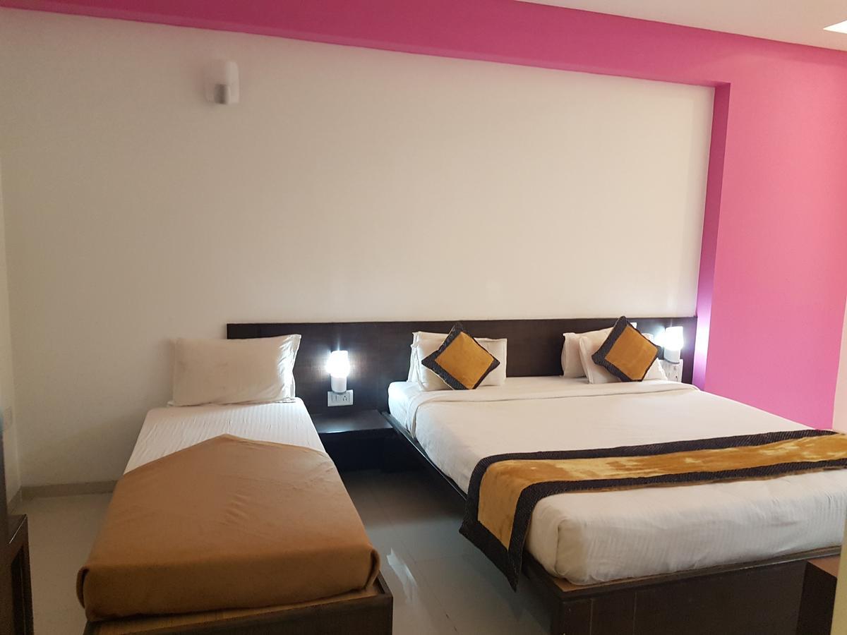 Hotel Golden View Shirdi Exterior photo