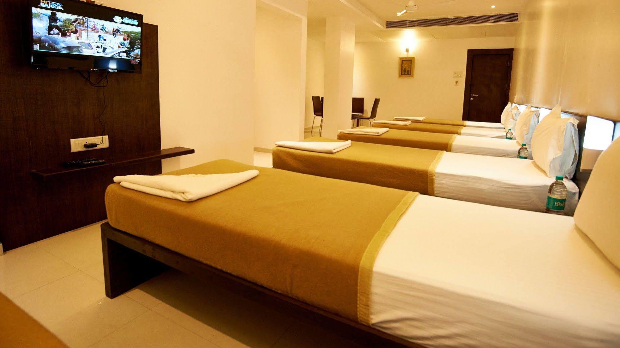 Hotel Golden View Shirdi Exterior photo