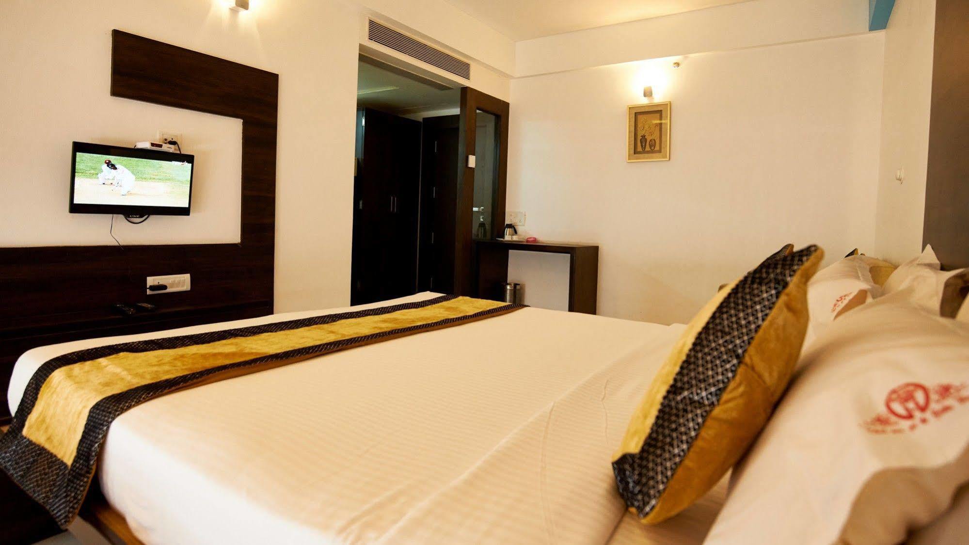 Hotel Golden View Shirdi Exterior photo