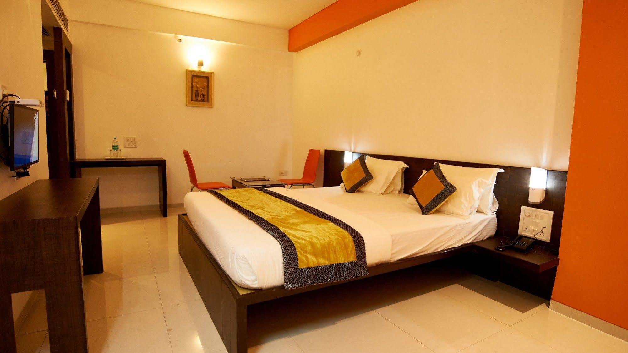 Hotel Golden View Shirdi Exterior photo