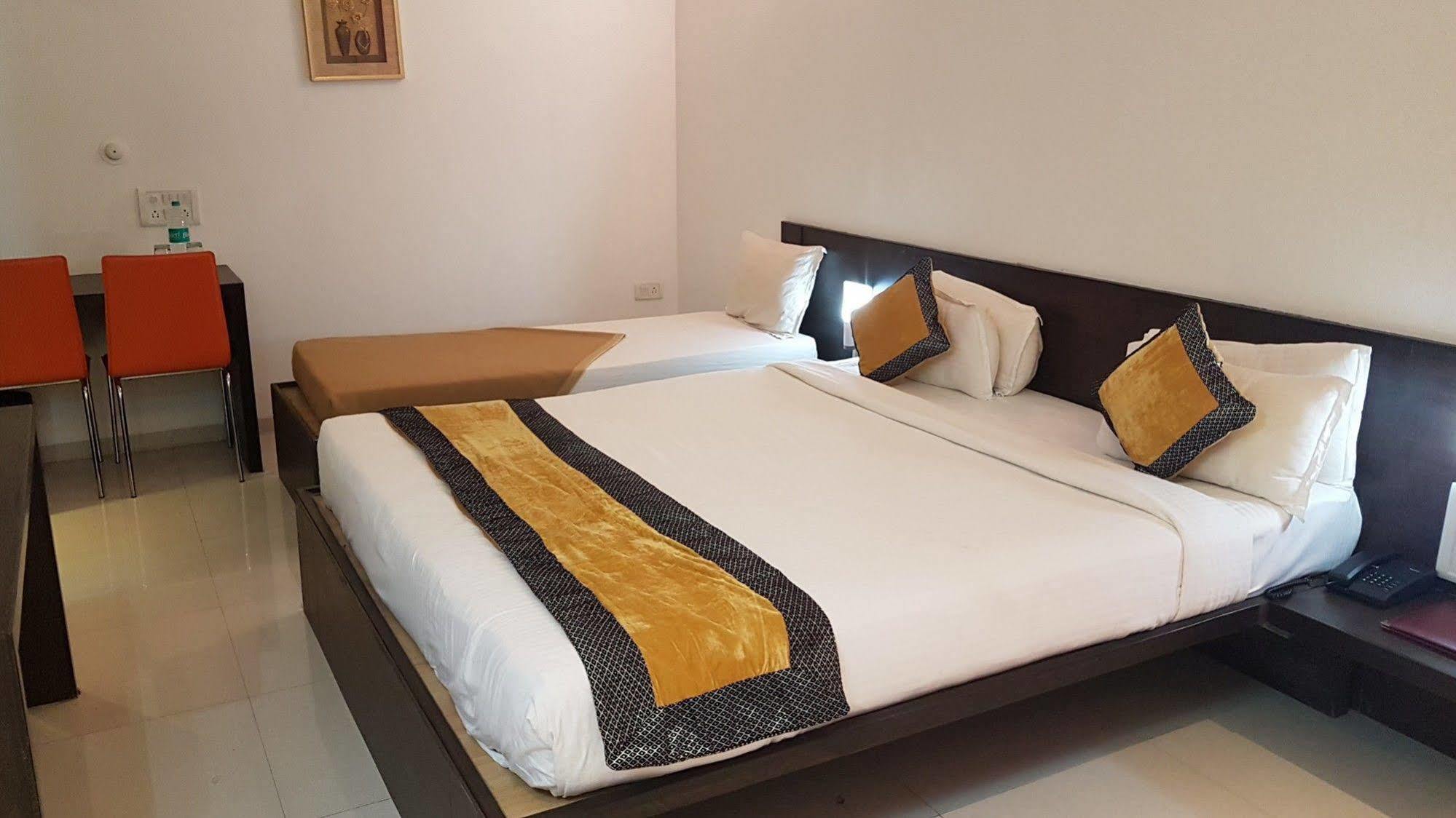 Hotel Golden View Shirdi Exterior photo