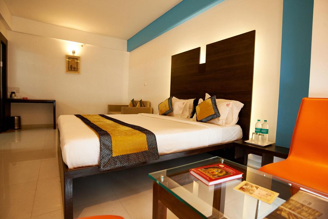 Hotel Golden View Shirdi Exterior photo