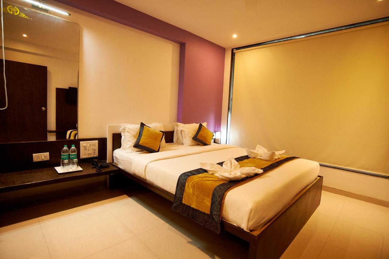 Hotel Golden View Shirdi Exterior photo